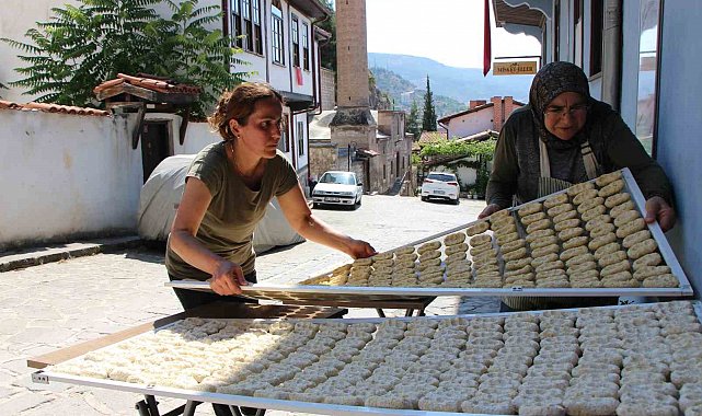 Amasya'da tescilli 'sıkma tarhana' sezonu başladı