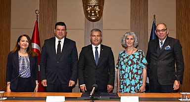 Anadolu Üniversitesi ile Kıbrıs Doğu Akdeniz Üniversitesi arasında iş birliği protokolü imzalandı