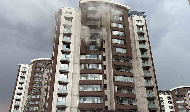 Ankara'da 14 katlı binada çıkan yangında mahsur kalan 2 kişi kurtarıldı