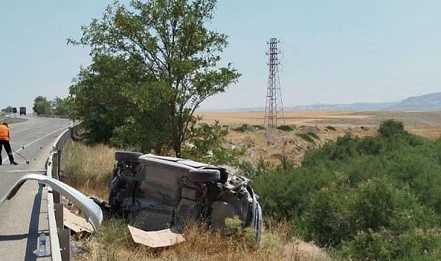 Ankara'da otomobil bariyerlere çarptı: 5 yaralı