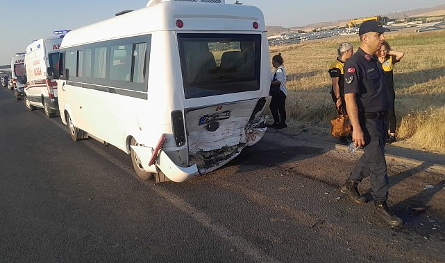 Ankara'da otomobil işçi servisine arkadan çarptı: 1 ölü, 12 yaralı