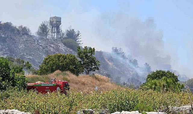 Antalya Valiliği açıkladı: 3 ilçede yangın kontrol altında, Gazipaşa'da müdahale sürüyor