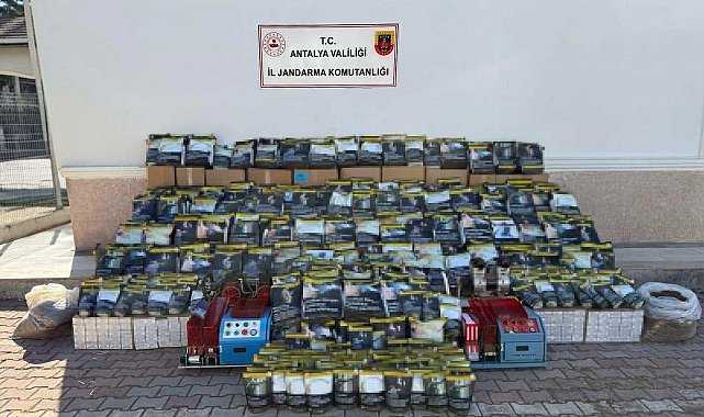 Antalya'da 3 ton kaçak tütün ele geçirildi