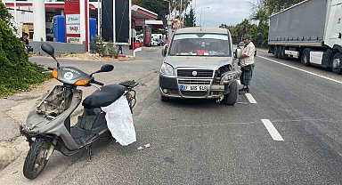 Antalya'da hafif ticari araç ile çarpışan motosikletli yaralandı