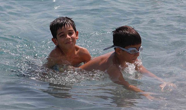 Antalya'da hava sıcaklığı 37, deniz suyu 32 derece oldu