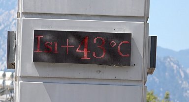 Antalya'da termometreler 43 dereceyi gördü, sahiller doldu
