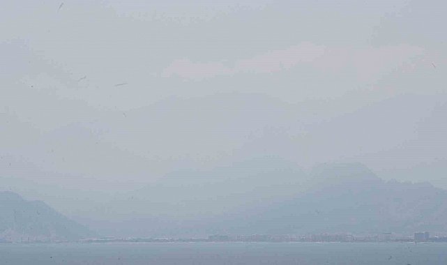 Antalya'nın simgesi Beydağları nem bulutu arasında kayboldu