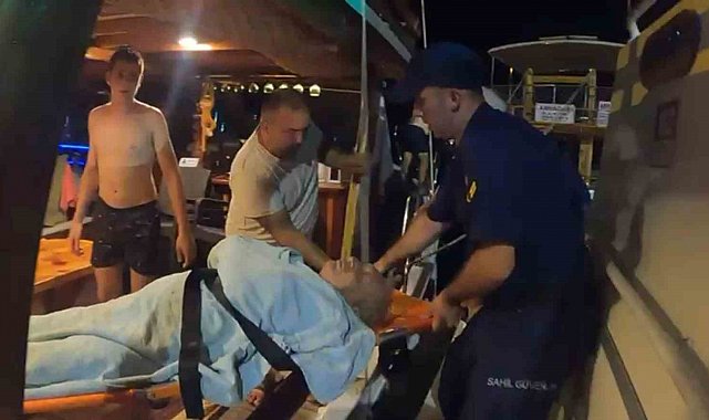 Araç yolu olmayan Kaleköy'de kalp krizi geçiren vatandaşa sahil güvenlik ekipleri yetişti