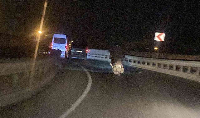 Arka ışıkları yanmayan motosikletli hem kendisini hem de trafiği tehlikeye düşürdü