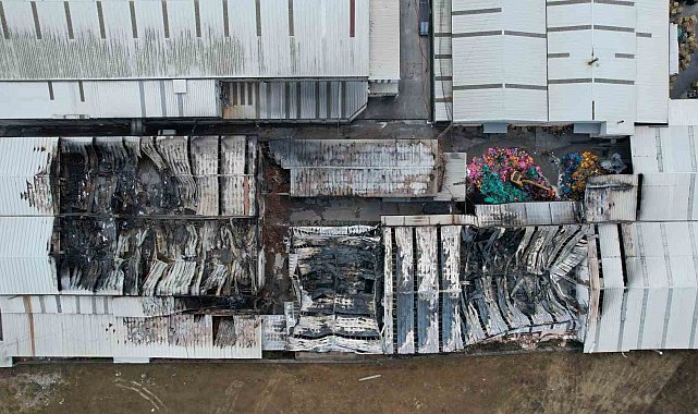 Arnavutköy'de yanan fabrika havadan görüntülendi