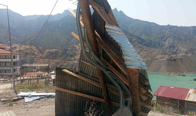 Artvin'de fırtına ve sağanak yağış tahribata yol açtı