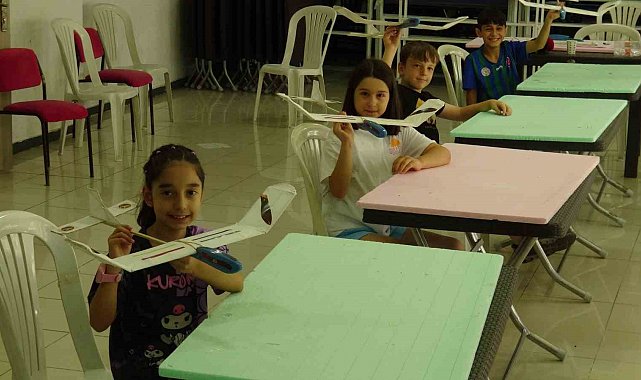 Artvin'de miniklere model uçak eğitimi