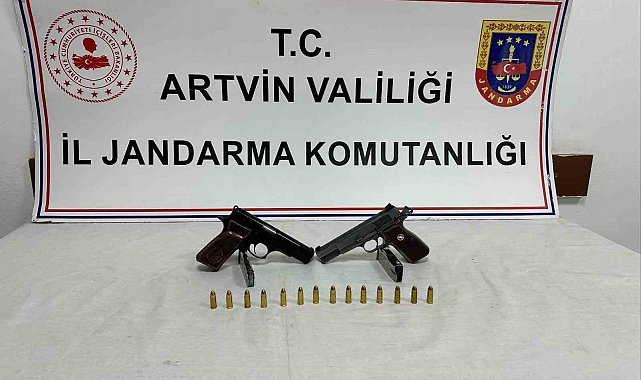 Artvin'de silah sesleri üzerine yapılan kontrolde ruhsatsız tabanca ele geçirildi