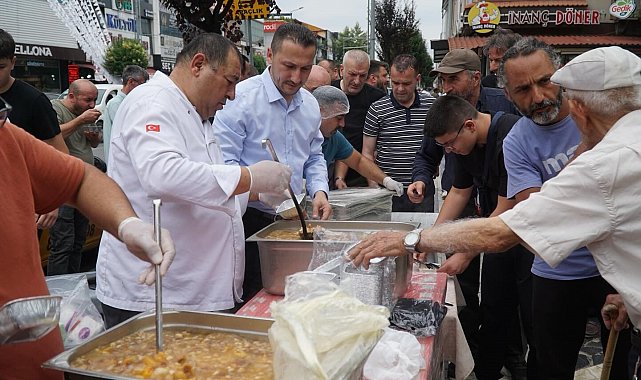 Aşure dağıtımıyla gönüller ısındı