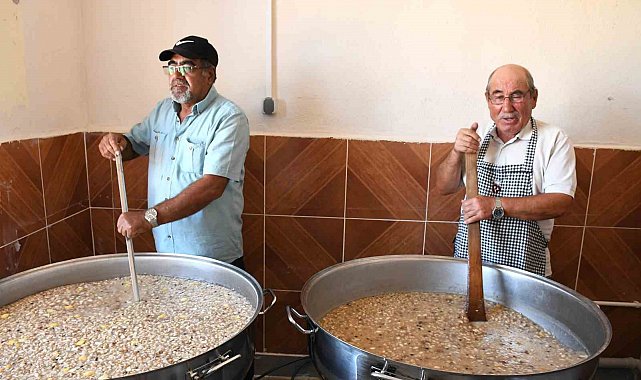 Aşure gününde kazanlar sevgi ve dostluk için kaynadı