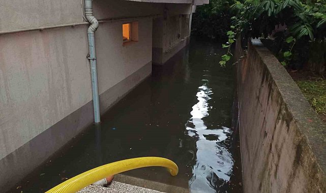 Atakum'da sağanak etkili oldu: Bodrum katları su bastı
