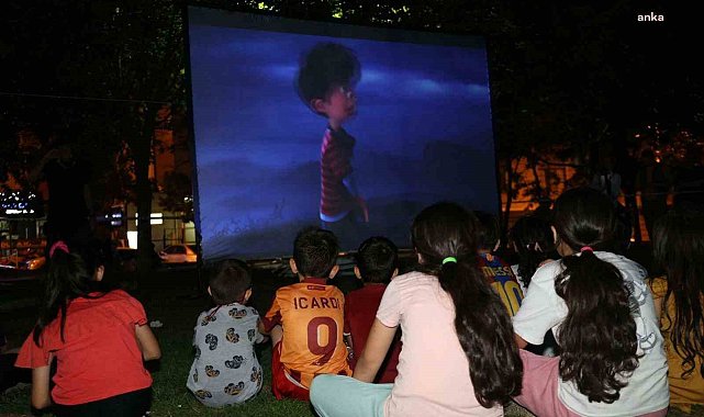 Ataşehir'in parklarında çocuklar için sinema keyfi başlıyor