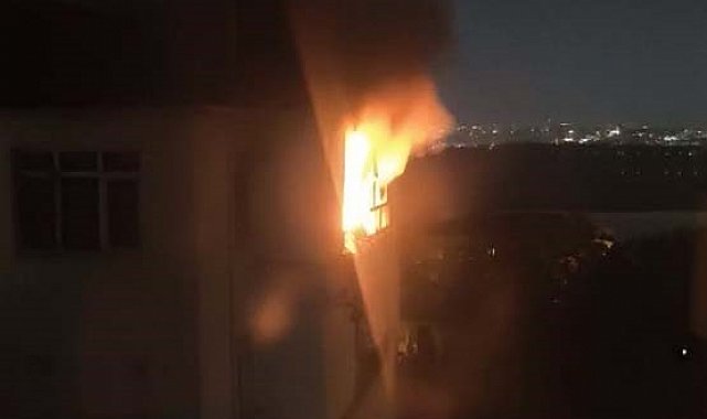 Avcılar Firuzköy'de panik anları: Sıcağa dayanamayan buzdolabı alev alev yandı