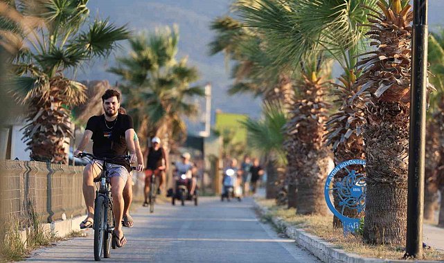 Aydın Büyükşehir Belediyesi Kuşadası'ndaki çalışmalarını sürdürüyor