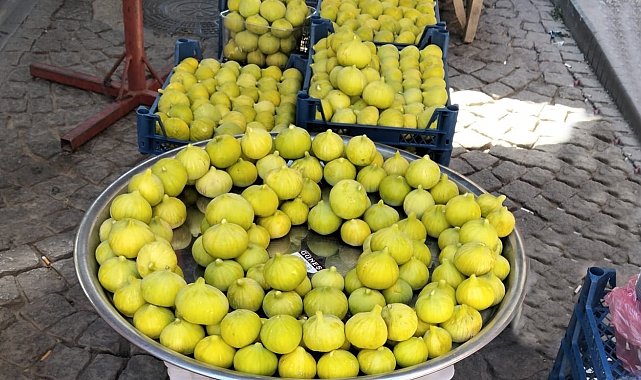 Aydın'ın inciri pazar tezgahlarında 250 liradan satışa sunuldu