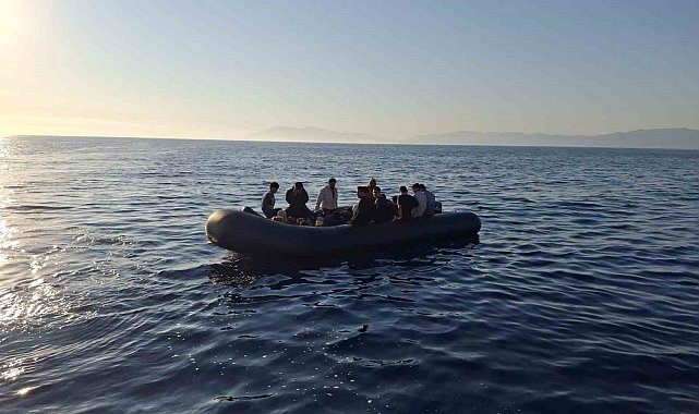 Ayvacık'ta 16'sı çocuk 23 kaçak göçmen kurtarıldı