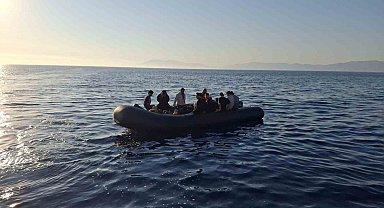 Ayvacık'ta 16'sı çocuk 23 kaçak göçmen kurtarıldı