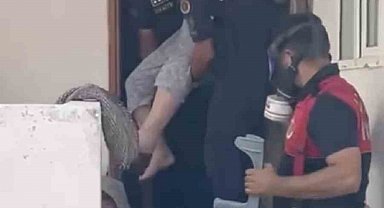 Ayvacık'taki yangında itfaiye ve jandarma ekipleri, yürüyemeyen yaşlı kadını kurtardı