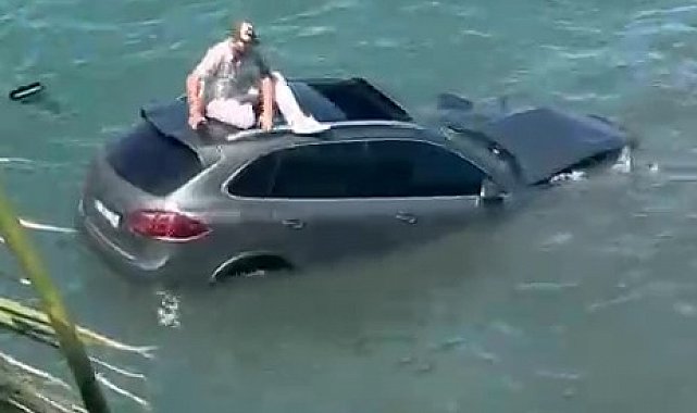 Ayvalık'ta otomobil denize uçtu