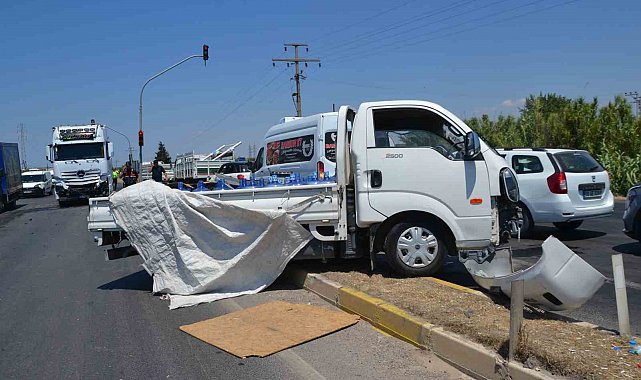Ayvalık'ta TIR ile kamyonet çarpıştı; 1 kişi yaralandı
