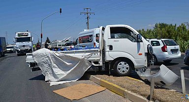 Ayvalık'ta TIR ile kamyonet çarpıştı; 1 kişi yaralandı