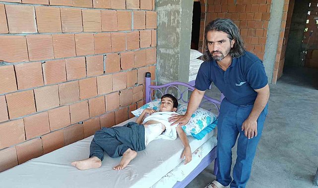 Bahçede oynayan 8 yaşındaki çocuk, yorgun mermi ile yaralandı