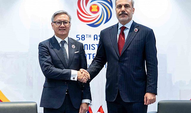 Bakan Fidan Malezya'da Laos Dışişleri Bakanı Phomvihane ile görüştü