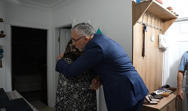 Bakan Işıkhan, Sosyal Güvenlik Kurumu personeli olan 15 Temmuz şehidi ailesini ziyaret etti