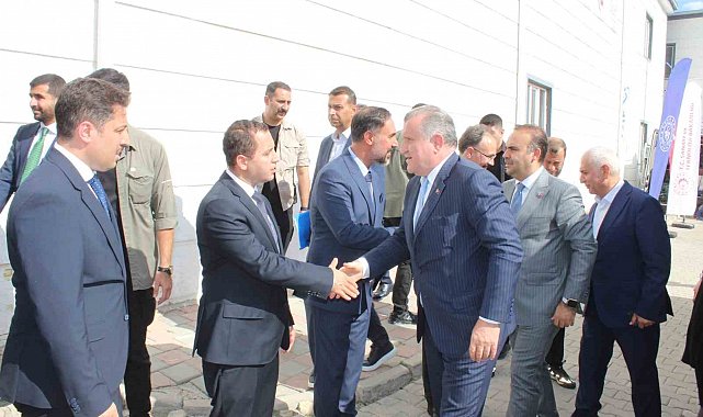 Bakan Kacır ve Bak, Siirt'te 'Çalışan ve Üreten Gençler Programı'na katıldı