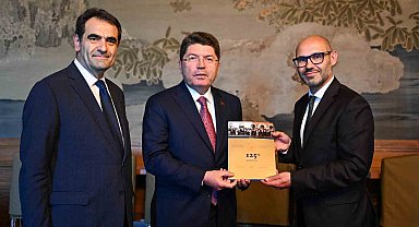 Bakan Tunç, Barış Sarayı'nda incelemelerde bulundu