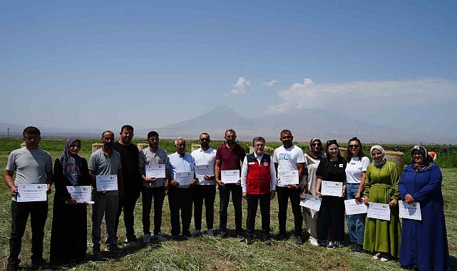 Bakan Yumaklı, Iğdır'da 'Kırsalda Bereket Hayvancılığa Destek Projesi' kapsamında ilk hayvan teslim törenine katıldı