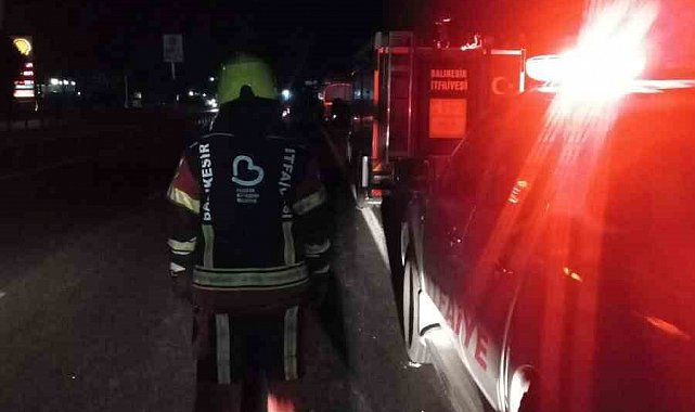 Balıkesir'de akaryakıt dolu tanker kaza yaptı