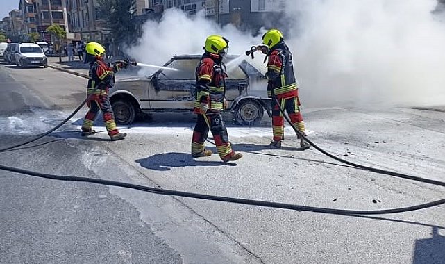 Balıkesir'de LPG'li TOFAŞ marka araç yol ortasında yandı