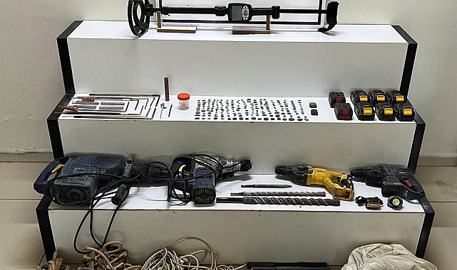 Balıkesir'de tarihi eser ve patlayıcı madde ele geçirildi