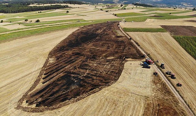 Balya yapan çiftçi anız yangınını fark etti: 5 dekar alan kül oldu