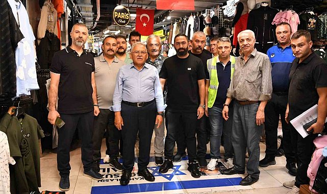 Başkan Büyükkılıç: "Bazı bayraklar ayaklar altında ezilmeyi hak eder"