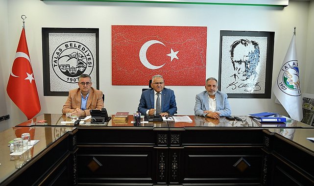 Başkan Büyükkılıç'tan Talas'ta hizmet ve yatırım toplantısı