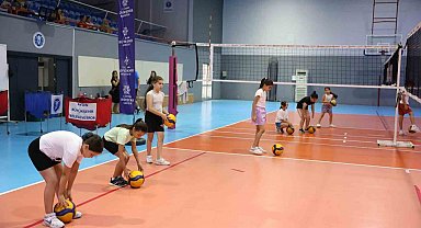 Başkan Çerçioğlu, minik sporcuları voleybolla buluşturuyor