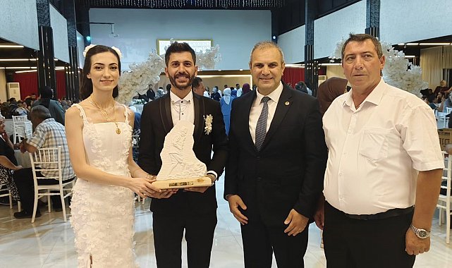 Başkan Dilsiz, genç çiftlerin mutluluğuna ortak oldu