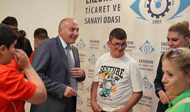 Başkan Özakalın özel sporcular ve aileleriyle buluştu