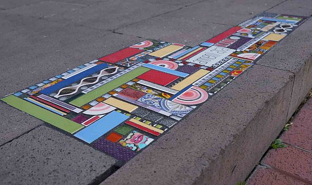 Başkent sokaklarındaki çatlaklar mozaikle renklendirildi