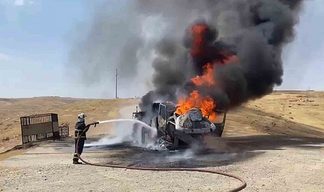 Batman'da petrol sahasında vinç alev alev yandı