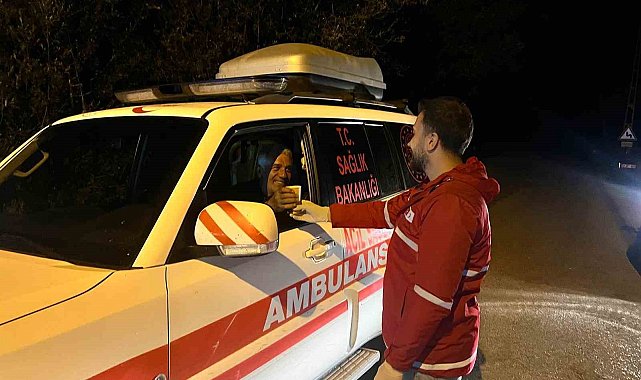 Bayburt'ta Kızılay gönüllüleri arama ekiplerine ikramlarla destek oldu