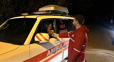 Bayburt'ta Kızılay gönüllüleri arama ekiplerine ikramlarla destek oldu