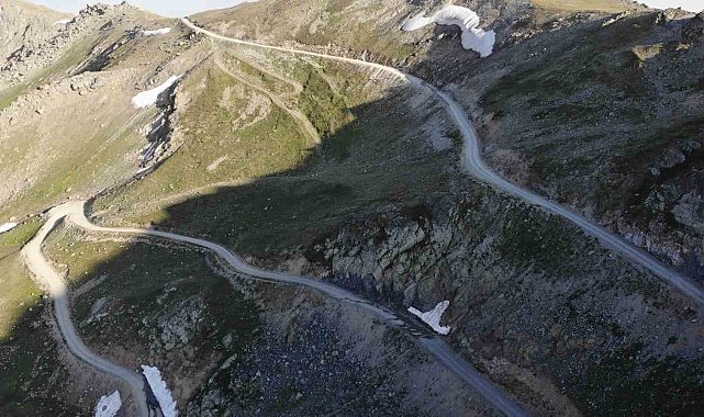 Bayburt'ta turizmin önü yolda tıkandı: "Böbreğinde taş olan bu yolda düşürür"